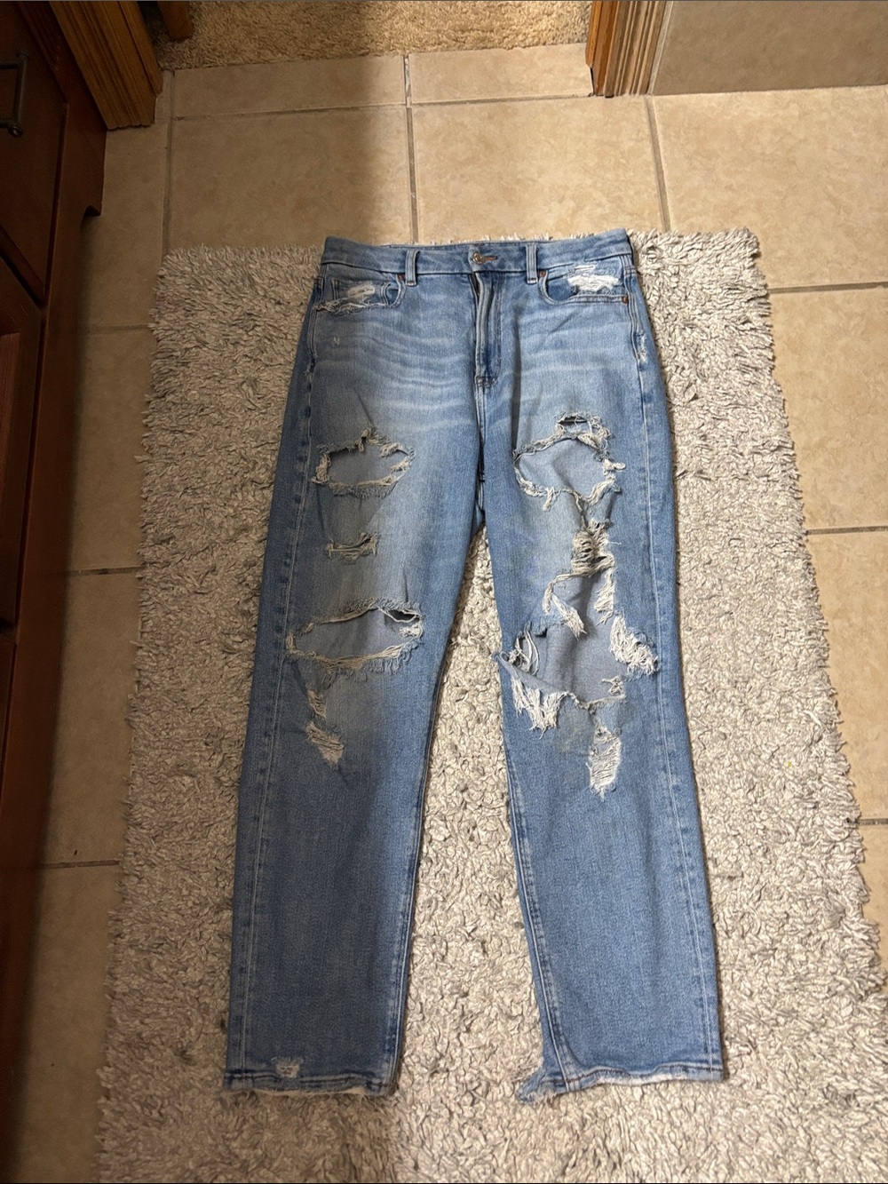 American Eagle Outfitters Light Blue Ripped Boyfriend Jeans